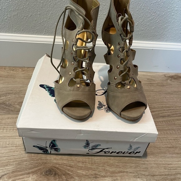 FOREVER Woman Taupe Nub With Laces Heels, Size 6.5 - Picture 2 of 6